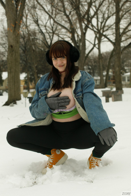 Amateur babe Daisy Wensday displays her amazing juggs and massive ass in the snow - #221262