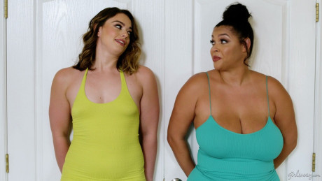 Skanks Way performed by Ashlyn Peaks, Sophia Burns undressed Photos - #72512