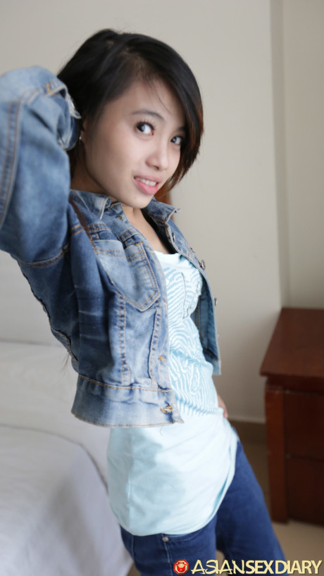 Chinese amateur Lan B reveals her skinny body and spreads her legs for a penis #11041