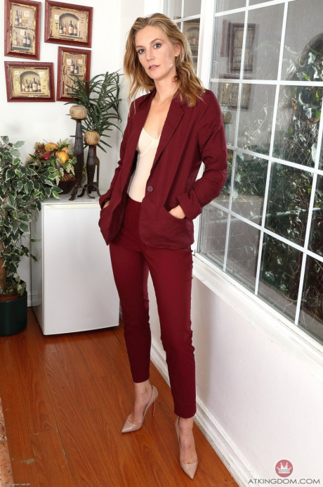 Slim mature Mona Wales doffs her uniform and stretches her tasty twat - #52224