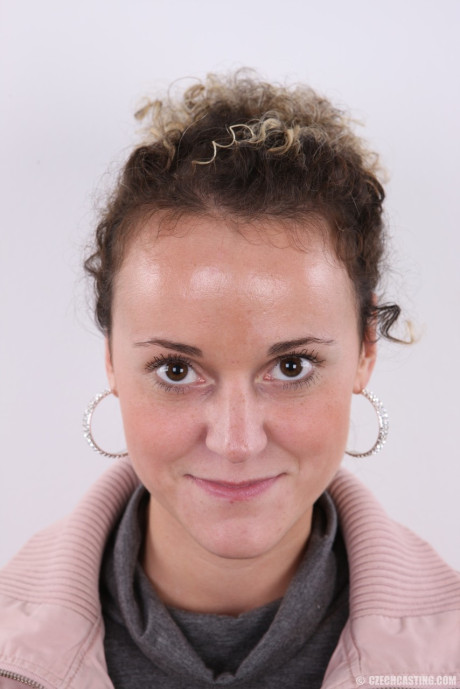 Czech amateur Monika smiles once she is free off jeans and the rest of clothes - #195976