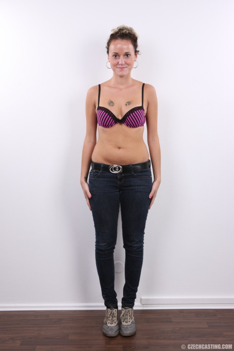 Czech amateur Monika smiles once she is free off jeans and the rest of clothes #10707