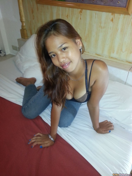 Filipino teen by the name of Angel demonstrates cocksucking skills on camera - #17632