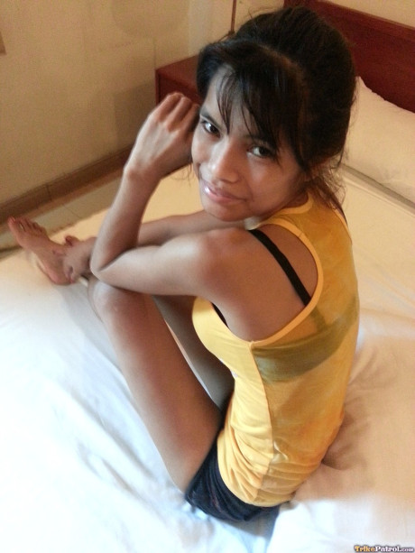 Stunning Filipina Jennifer Jimenez massages her melons before giving a hot oral sex - #182059