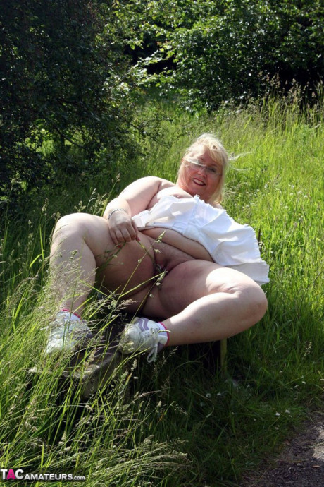 Meaty grandma Lexie Cummings goes for a bike ride in the undressed - #35630