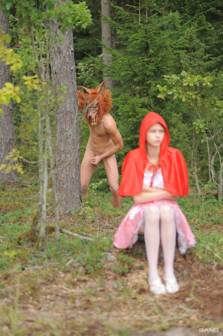 Sleazy petite young Beata Undine gives a bj and gets a solid fuck in a forest - #219611