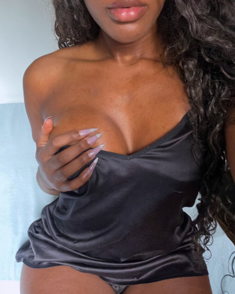 Exotic latina Luana flaunting her large bubble behind and cleavage in a solo - #253844