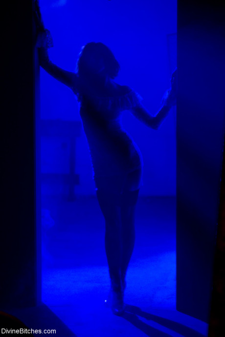 Hot oriental Annie Cruz kidnaps a delusional boy bf stud in an empty porn theater - #9516