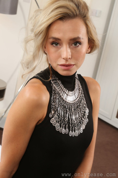 Dominika XXX porn pics