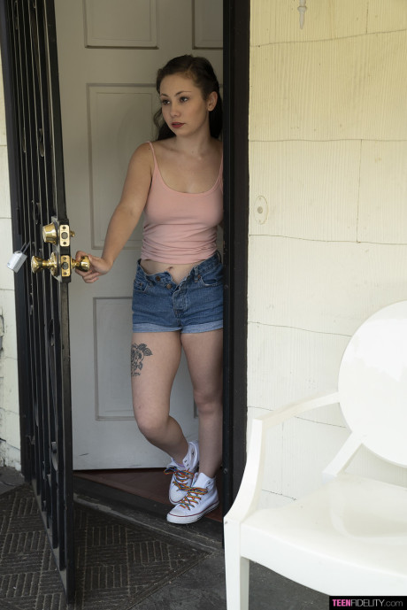 Natural teen Lenna Lux gets rid of her clothes at home & flaunts her charming body - #267701