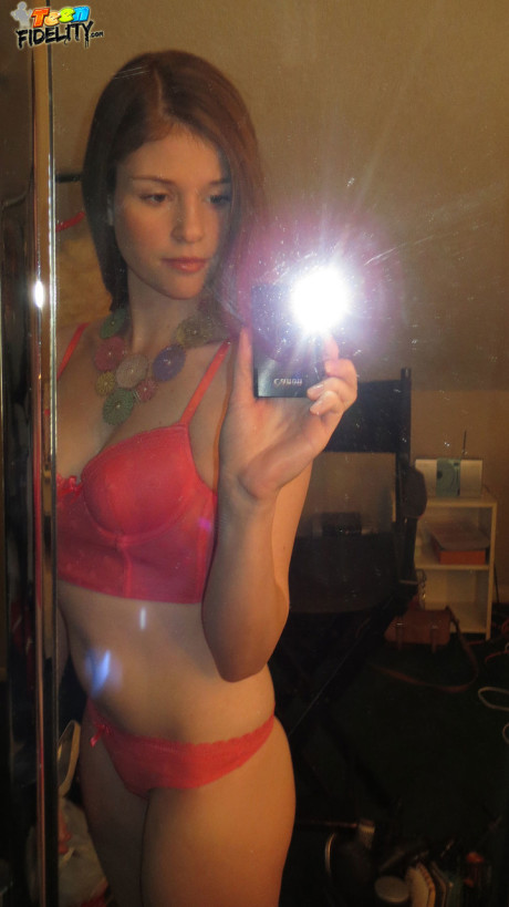 Hot young young Lara Brookes peels her pretty teen cloths to show of her luscious melons - #33380
