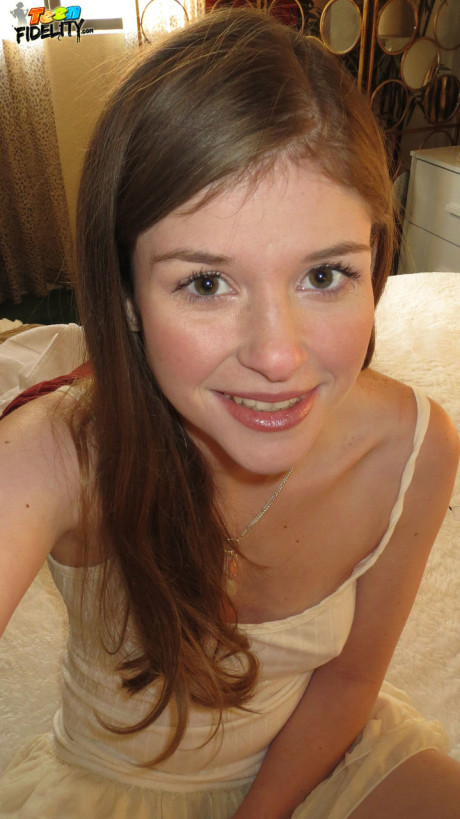Hot young young Lara Brookes peels her pretty teen cloths to show of her luscious melons - #33382