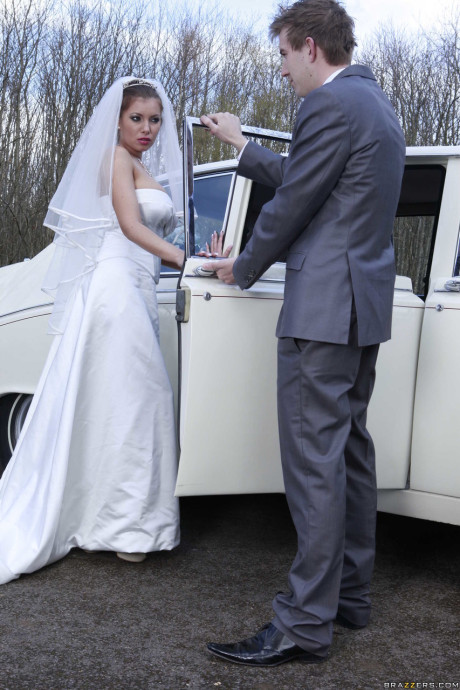 Pretty bride Donna Bell gets nailed by chauffeur in public on her wedding day - #131590