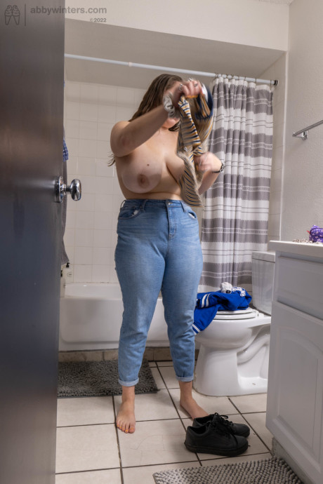Chubby amateur Bonnie T shows her monstrous boobies & booty while getting dressed - #213223