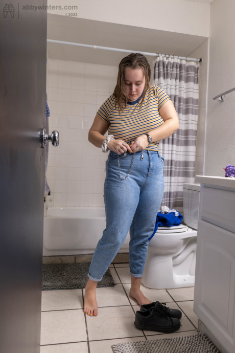 Chubby amateur Bonnie T shows her monstrous boobies & booty while getting dressed - #213227