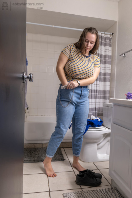 Chubby amateur Bonnie T shows her monstrous boobies & booty while getting dressed - #213228