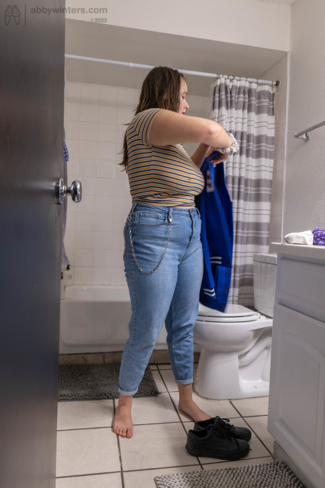 Chubby amateur Bonnie T shows her monstrous boobies & booty while getting dressed - #213230