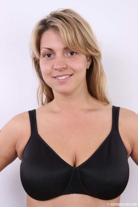 Yellow-haired amateur takes off her jeans and ebony bra to pose naked on a stool - #288756