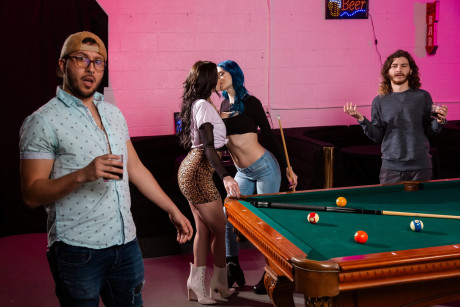 Lesbian pornstars Jewelz Blu & Aubree Valentine scissor on the pool table - #294647