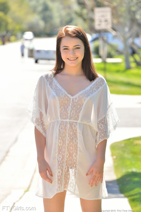 Fine brunette Kylie doffs her white outfit and reveals her fantastic body - #283130