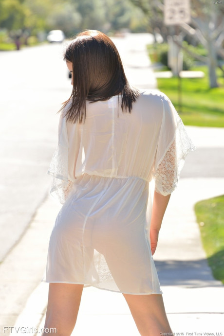 Fine brunette Kylie doffs her white outfit and reveals her fantastic body - #283131