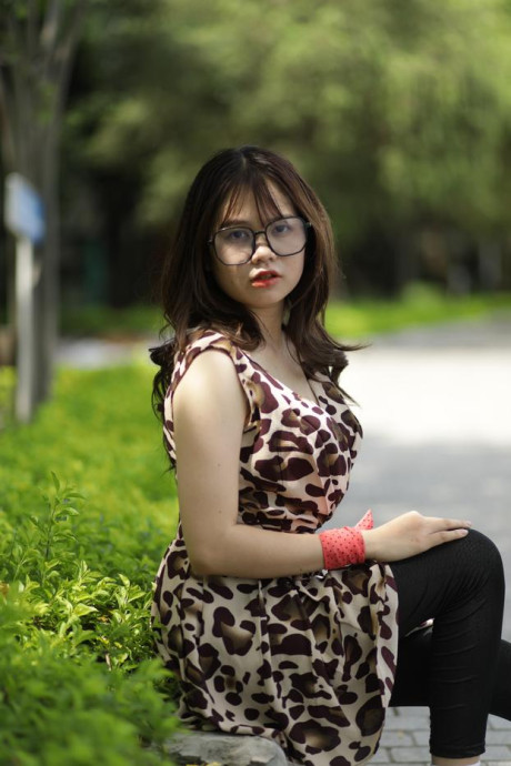Sweet solo whore gf girl displays her cleavage while seated on a curb in the outdoors - #296507