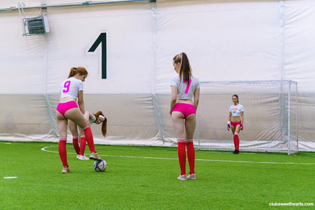 Skinny teen soccer players undressing and rubbing each other's muffs - #321537