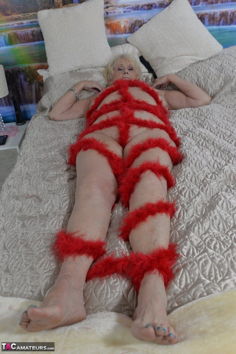 Blondie old lady Sparkle models nude on a bed while draped in red garland - #315739