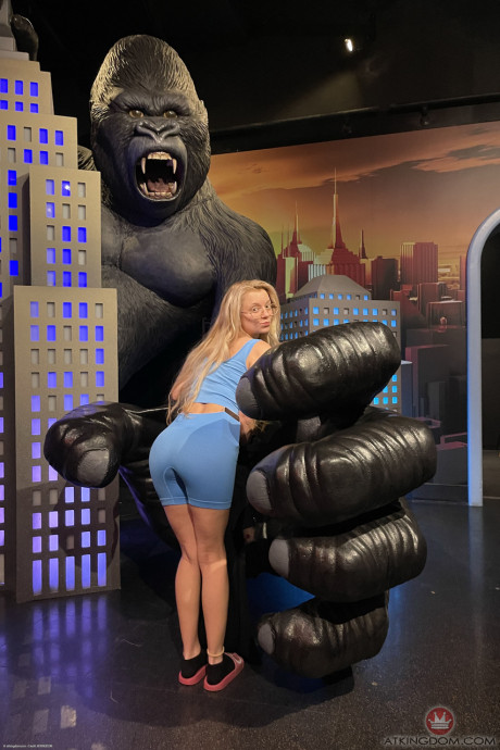 Amateur teen Riley Star unveils her hot cunt and asshole in a solo - #219921