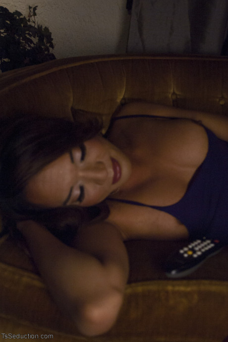 Hot lady boy Jessica Fox & a muscular lover have anal sex with each other - #240074