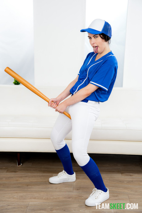 Baseball player Daydream Daisy makes her coach eat her snatch after having sex - #302182