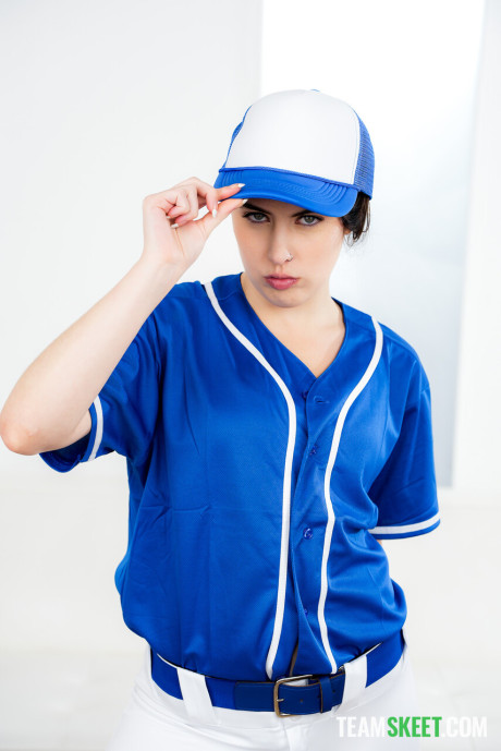 Baseball player Daydream Daisy makes her coach eat her snatch after having sex - #302184