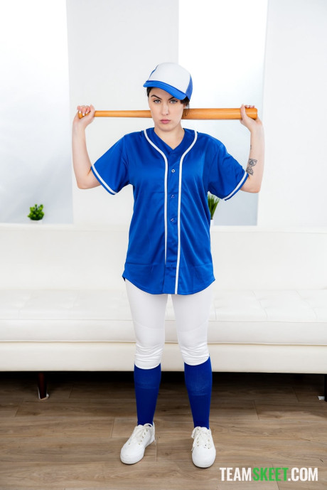 Baseball player Daydream Daisy makes her coach eat her snatch after having sex - #302186