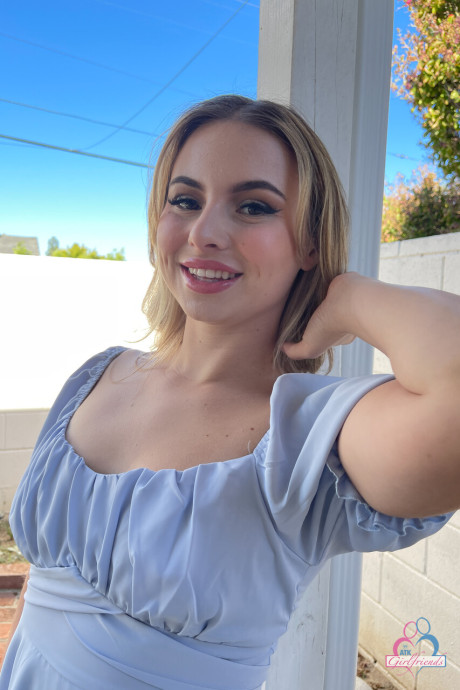 Caucasian bitch GF broad Aria Banks frees her feet from rope before getting naked - #284865