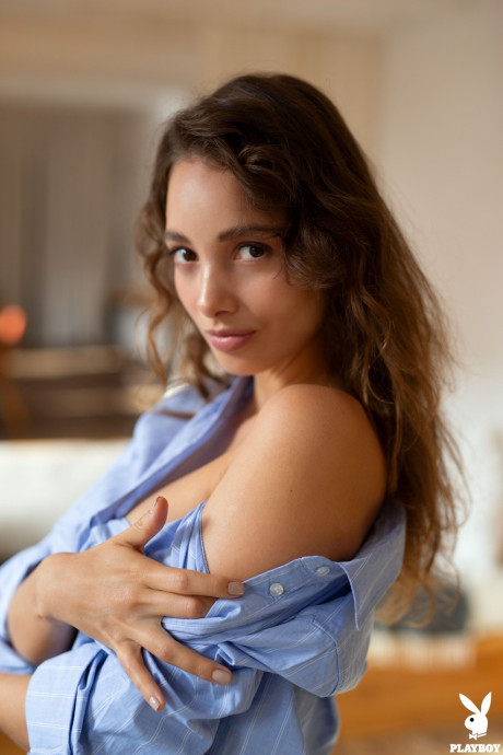Colombian babe Calypso Muse loses her dress shirt & shows her natural melons - #285029