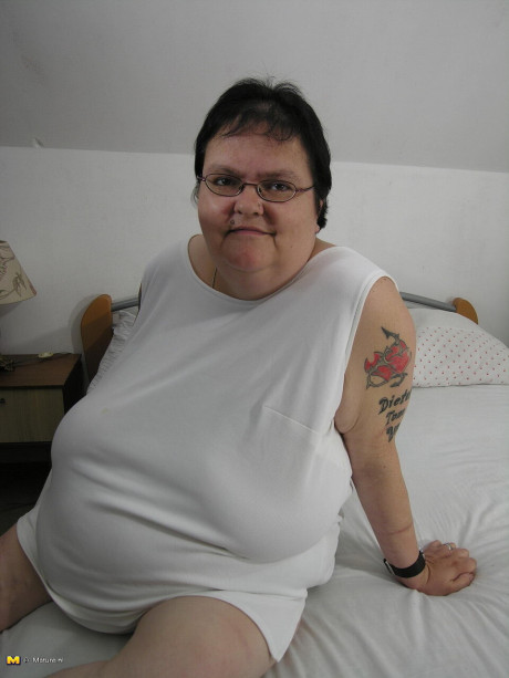 Old fatty with tattoos sports glasses while masturbating with a vibrator - #307966