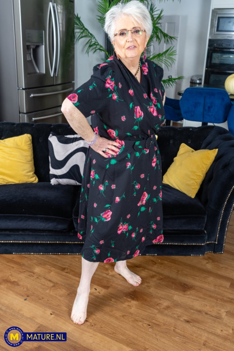Blondy granny Caroline V undresses and masturbates using a glass dildo - #310674