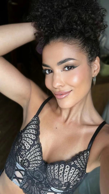 Sexy OnlyFans babe Samira Arab poses in her outdoor solo compilation - #281561