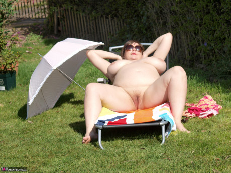 Amateur BBW Roxy gets naked in sunglasses outdoors on a lawn recliner - #60628