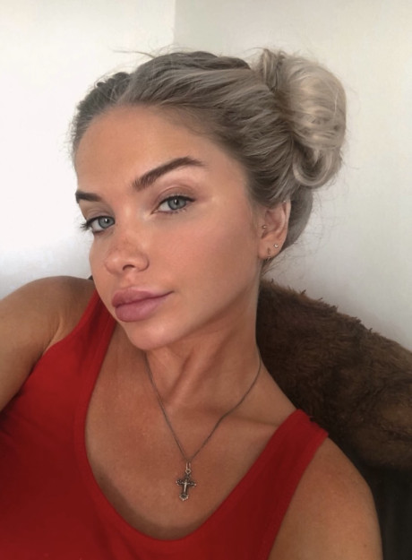 Attractive OnlyFans cam model shows off her gorgeous skinny body in bikinis - #273003