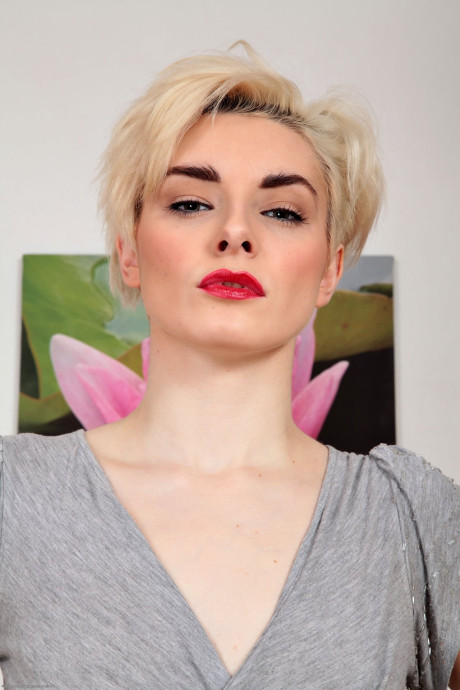 Pale blondie Melody Wilde shows her gaped anus after removing her dress - #319939