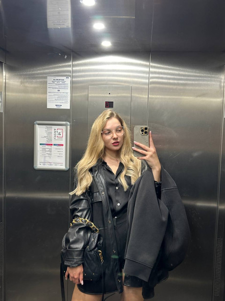OnlyFans stunner All About Diana poses provocatively in her solo compilation #15143