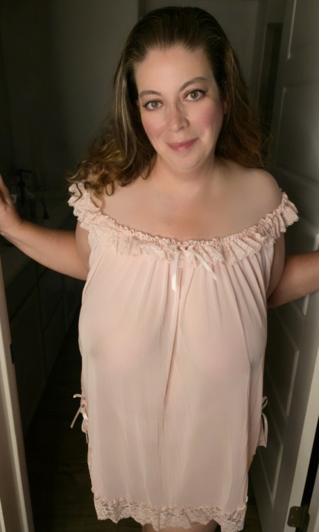Lonely OnlyFans BBW Suzanne showing off her curves & silky cunt in a solo - #280699