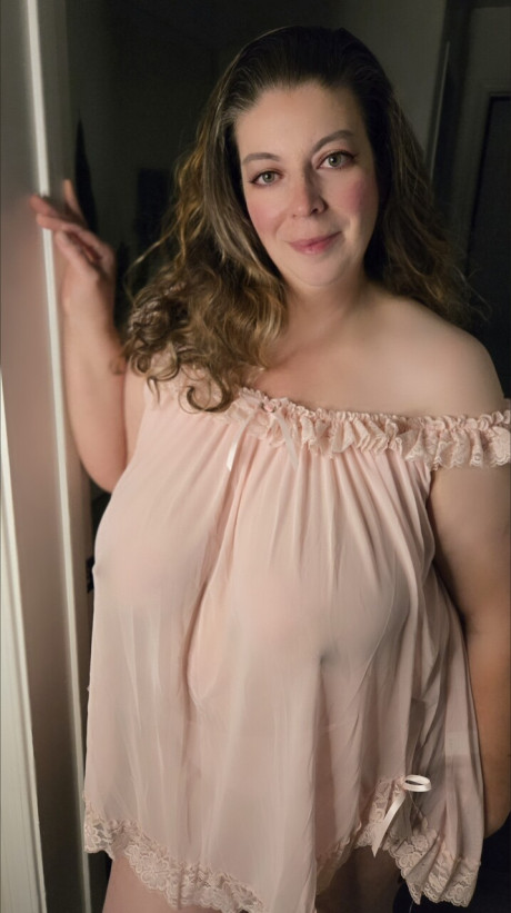 Lonely OnlyFans BBW Suzanne showing off her curves & silky cunt in a solo - #280707