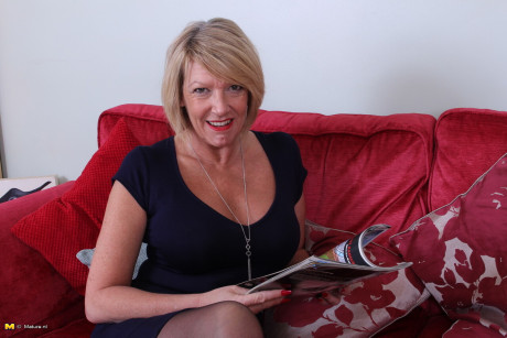 Cougar yellow-haired strips to her underthings before having sex with two boys - #301454