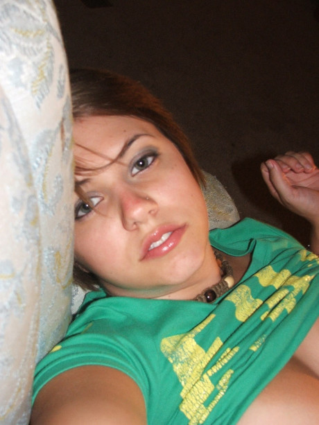 Amateur babe Dee unveils her massive natural boobs and poses in a solo - #298752